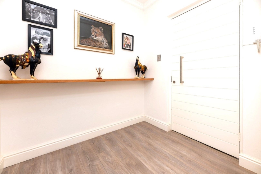 2 Bedroom Property for Sale in Sea Point Western Cape